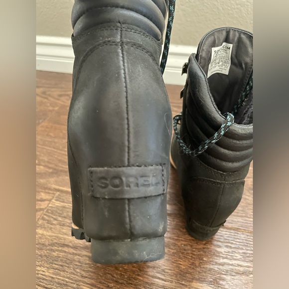 Joan of Artic Sorel Wedges - Black with Blue Laces, Winter Boots, Wedge - Picture 6 of 11